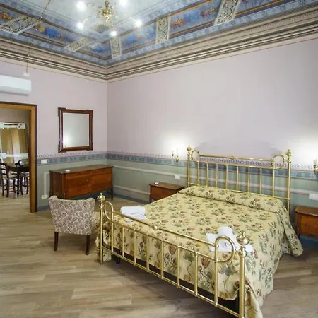 Piazza Duomo Palazzo Pirajno Cefalù